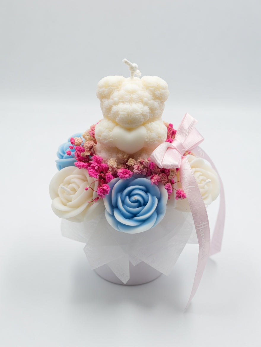 Mini Bouquet de Vela con Osito y Flores | Regalo Romántico y Dulce – Angelia Essence